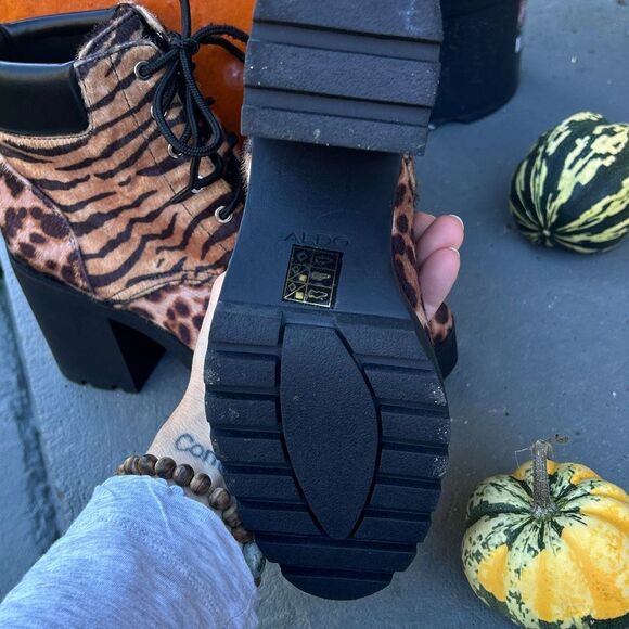 ALDO Nispel Animal Print Booties with Lug Heel. Faux hair NWOB size 8 - Picture 2 of 7
